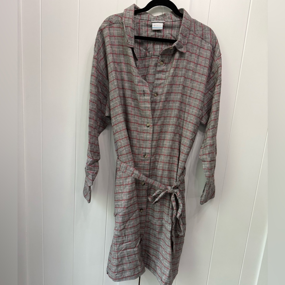 Columbia Women's Holly Hideaway Flannel Dress. NWT size 3X  Gray, white and Red